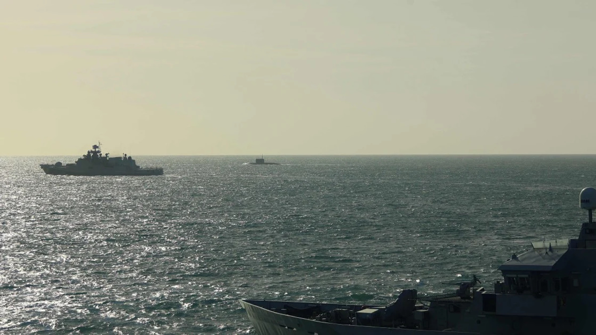 UK's Starmer Calls Russian Warship Warning Shots 'Reckless' Amid Fresh Channel Tensions