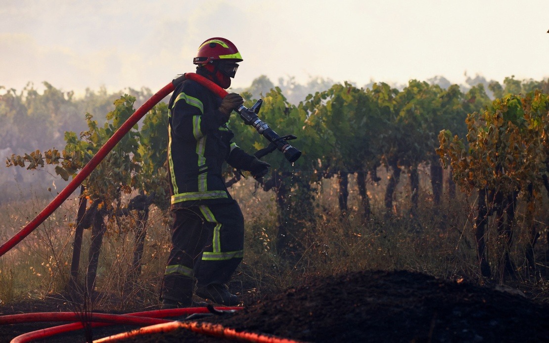Massive Wildfires Ravage French Var Department, Displace Hundreds