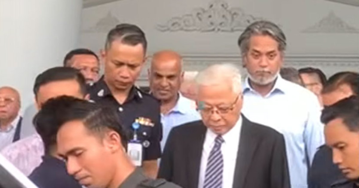 Khairy's Courtroom Appearance Signals Support for Embattled Former Premier