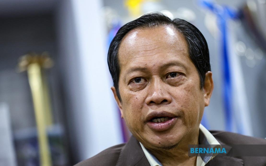Ahmad Maslan Steps Back From Johor State Contest, Pledges Party Support