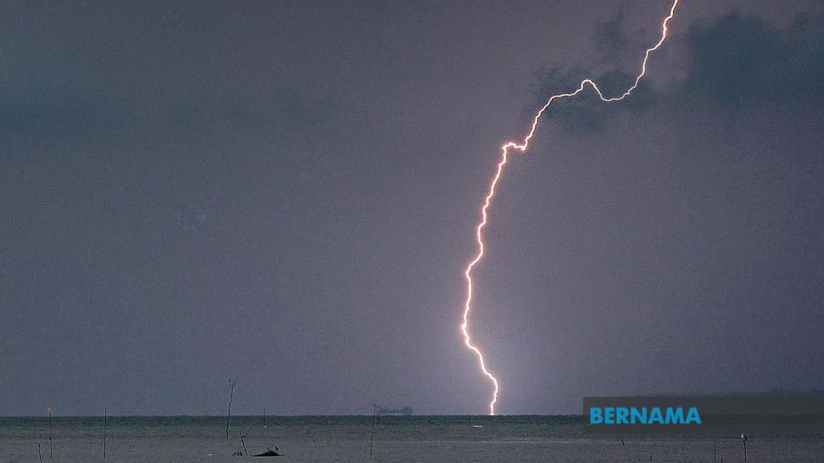 Thunderstorms and Heavy Rain to Batter Seven States and Labuan Through Afternoon
