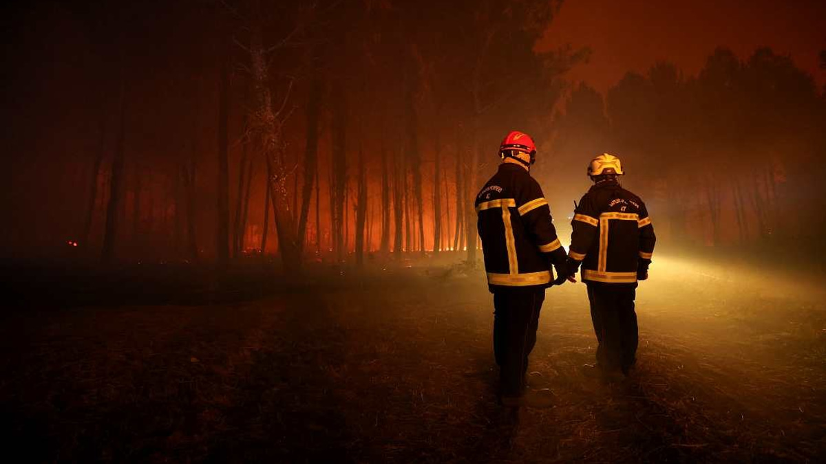 French teenager charged after fire kills two firefighters near Bordeaux