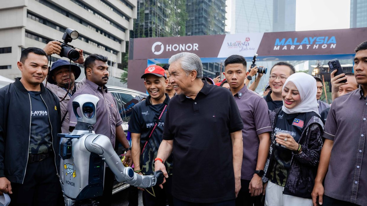 HONOR's humanoid robots make Malaysian debut at 2026 Marathon, signalling tech ambitions in region