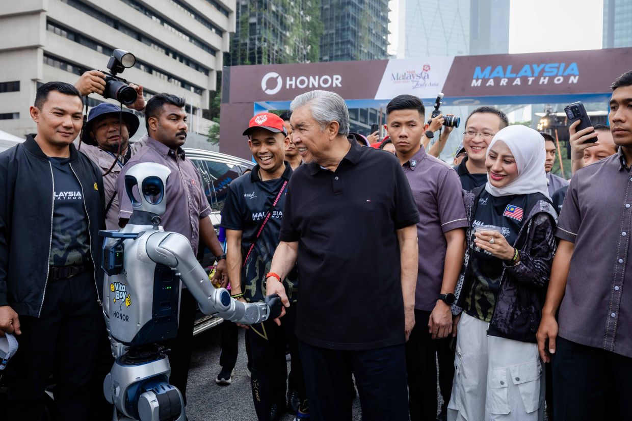 HONOR's humanoid robots make Malaysian debut at 2026 Marathon, signalling tech ambitions in region