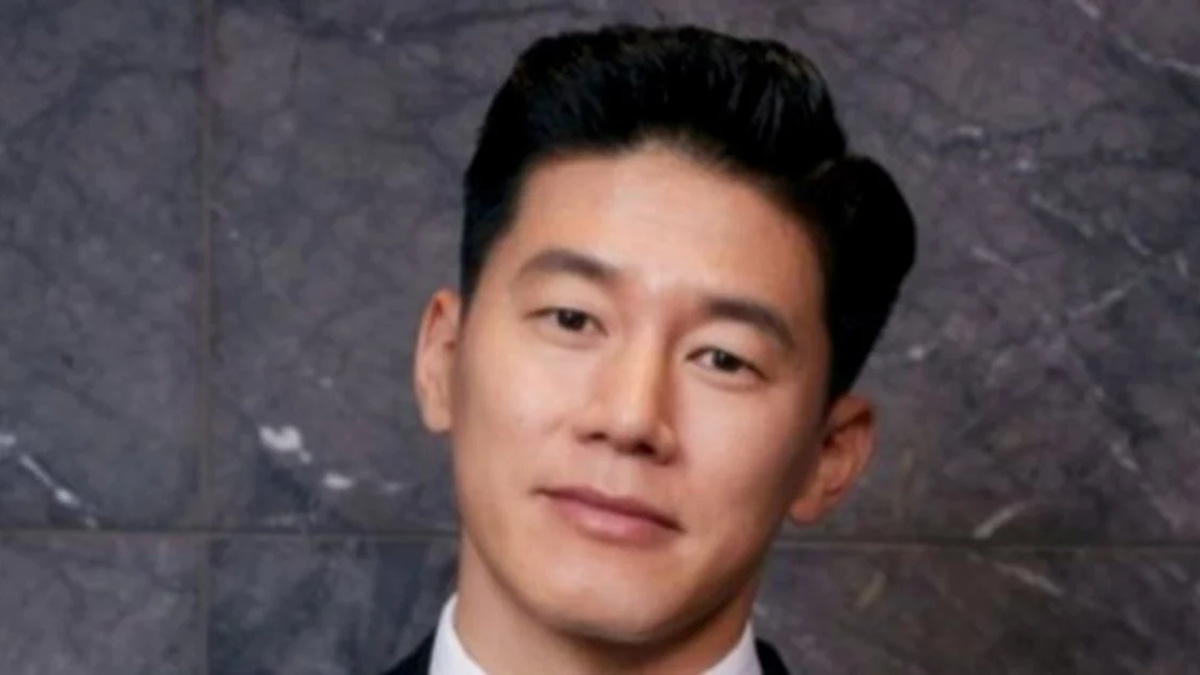 From Poverty to Stardom: How Korean Actor Kim Mu Yeol Survived on RM500 Yearly Before His Big Break