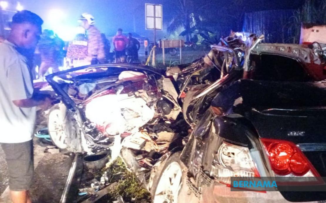 Anwar Extends Condolences To Families Of Six Killed In Bentong Crash