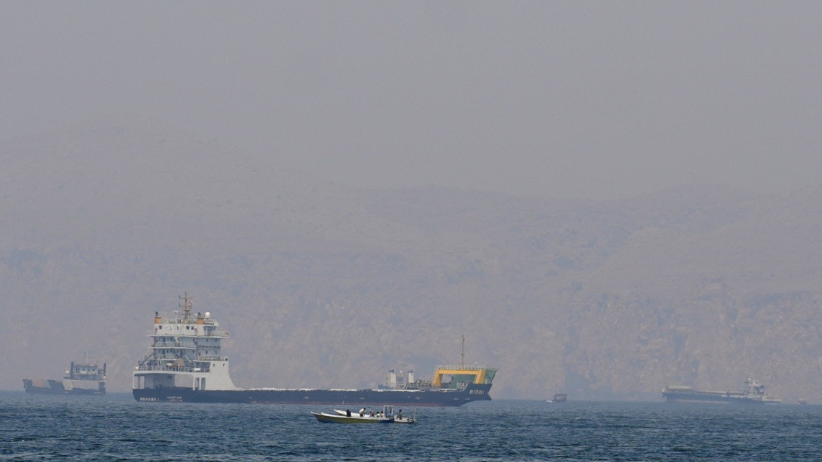 Trump Vows No Strait of Hormuz Tolls for 60 Days, Eyes US Fees Thereafter