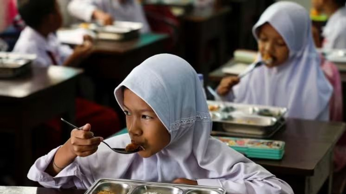 Indonesia's Free Meals Scheme Hit by Second Leadership Crisis in a Month as Agency Head Steps Down