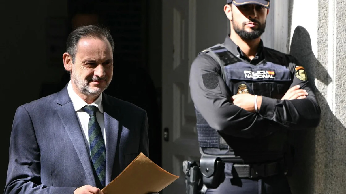 Spanish Court Hands 24-Year Sentence to Ex-Transport Minister in Major Graft Case