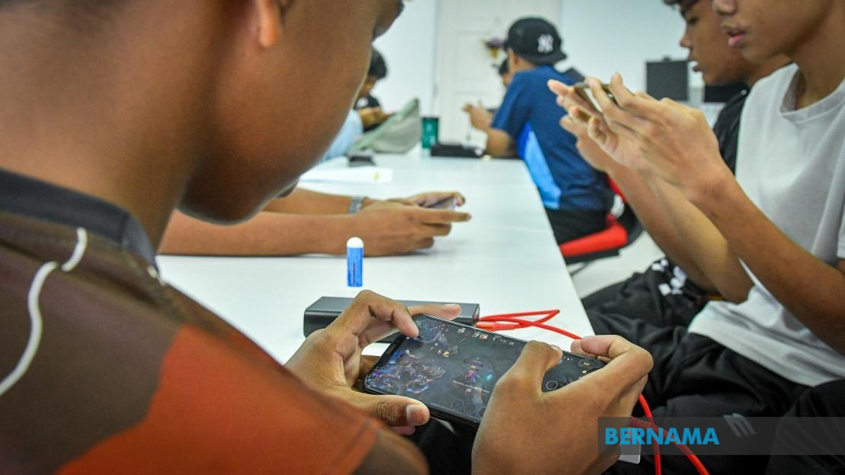 Malaysia Intensifies Safe Internet Push, Emphasises Parental Guardianship Over Social Media Ban for Under-16s