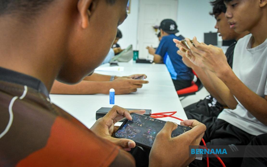 Malaysia Intensifies Safe Internet Push, Emphasises Parental Guardianship Over Social Media Ban for Under-16s