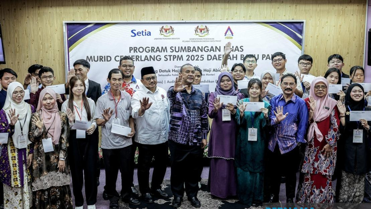 214 STPM Excellence Scholars Receive Prime Minister's Special Award in Batu Pahat