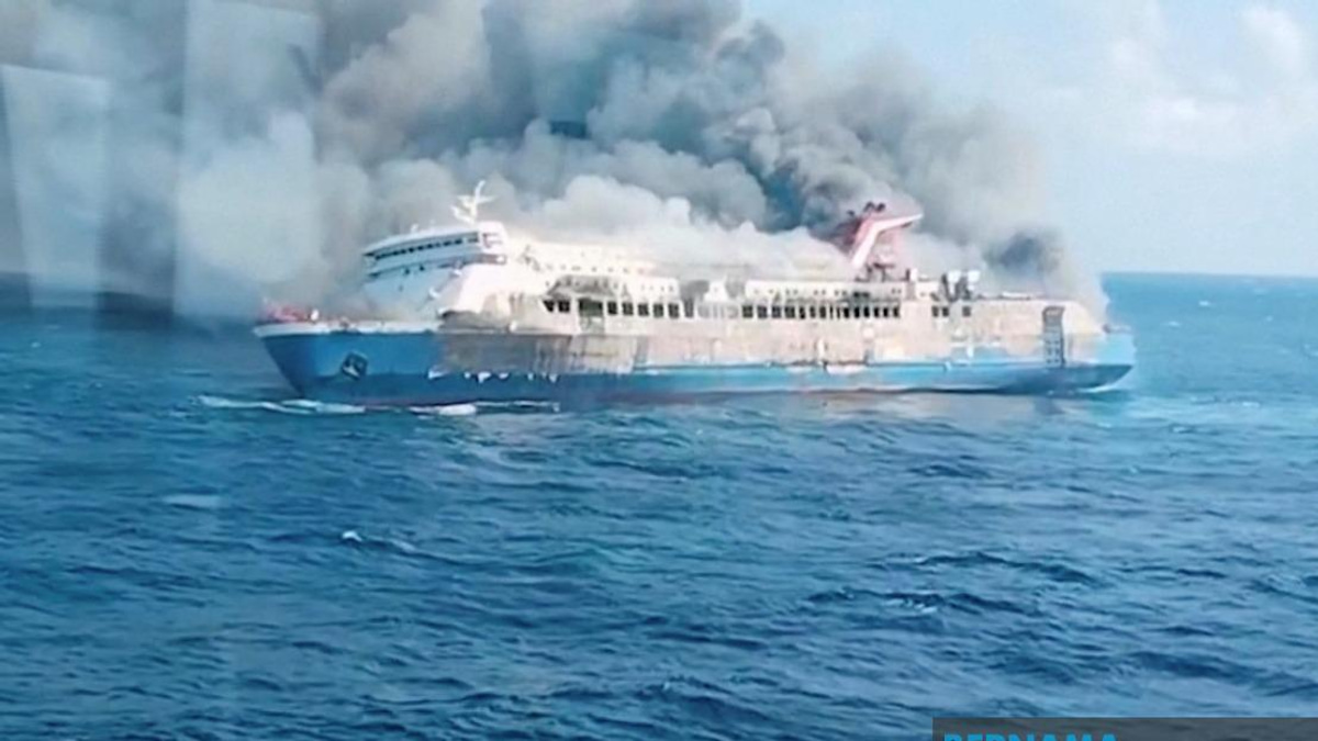 Five Dead, 41 Missing After Ferry Inferno in Indonesia's Madura Waters