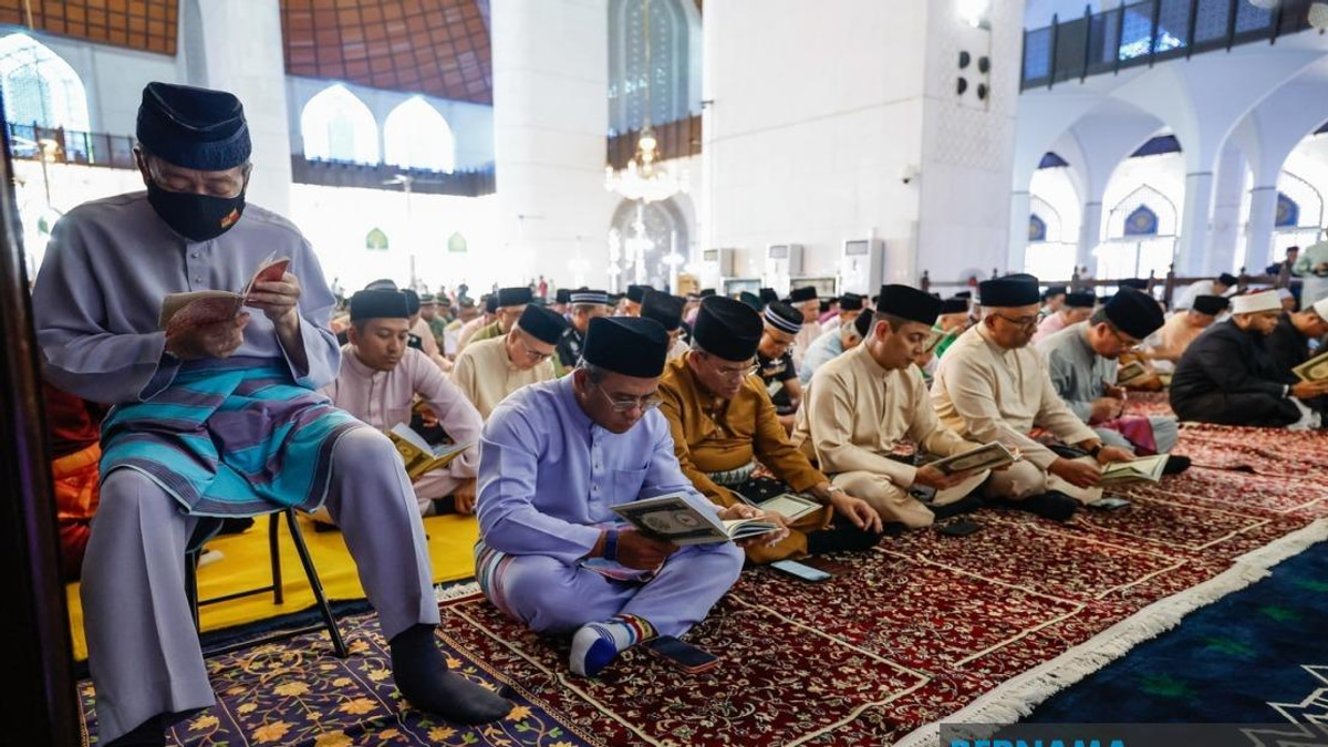 Sultan Sharafuddin Leads Selangor Observance of Warriors' Day With Religious Ceremony