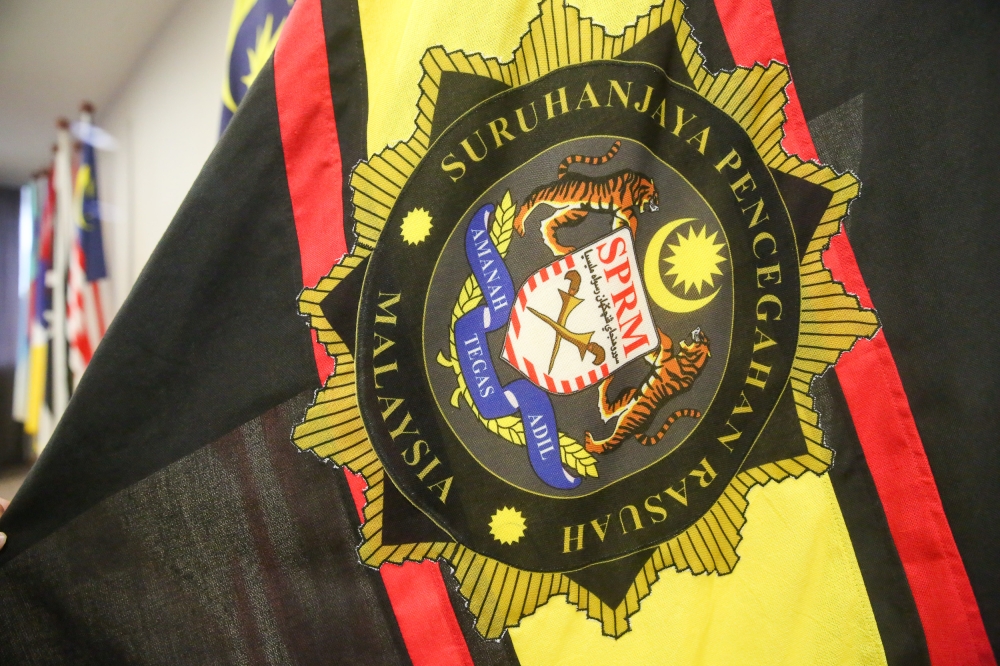 MACC Holds Former Estate Manager in RM8m Rubber Sapling Inquiry Tied to Tabung Haji Investigation