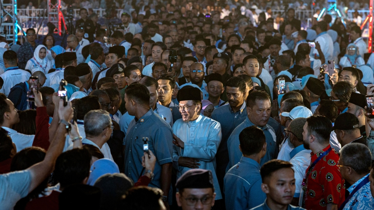 Cabinet to review Anwar's proposal to repeal Universities and University Colleges Act