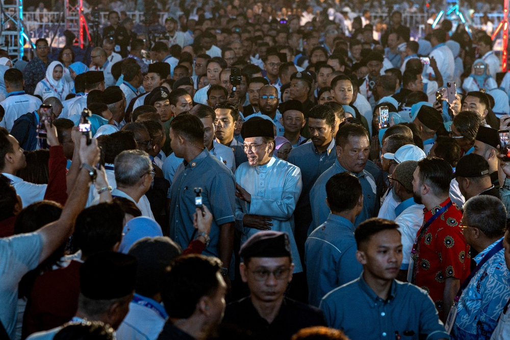 Cabinet to review Anwar's proposal to repeal Universities and University Colleges Act