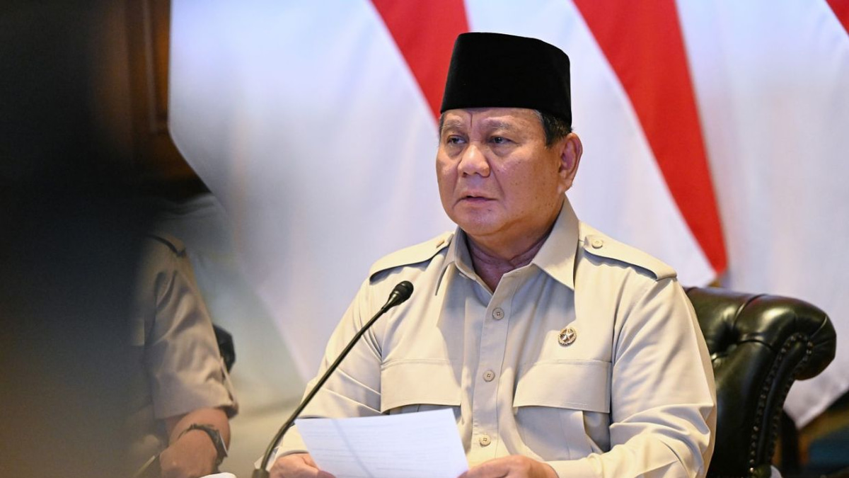 Prabowo's Approval Rating Plummets to 51.1% as Indonesian Honeymoon Period Ends