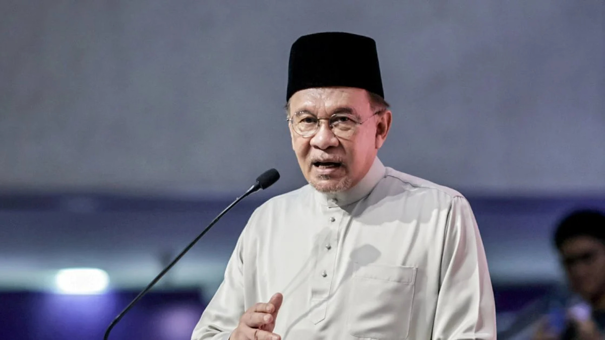 Tunku Mahkota of Johor Receives Prime Minister in Kuala Lumpur