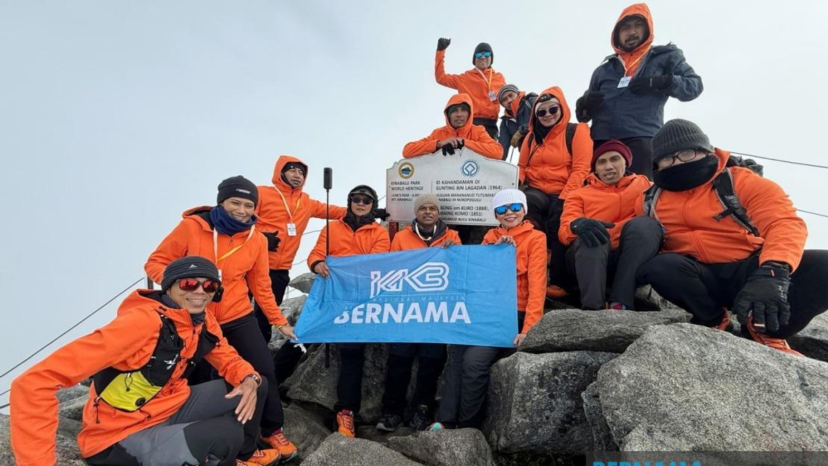 Bernama Team Scales Mount Kinabalu for HAWANA 2026, Targets Two Malaysia Book of Records