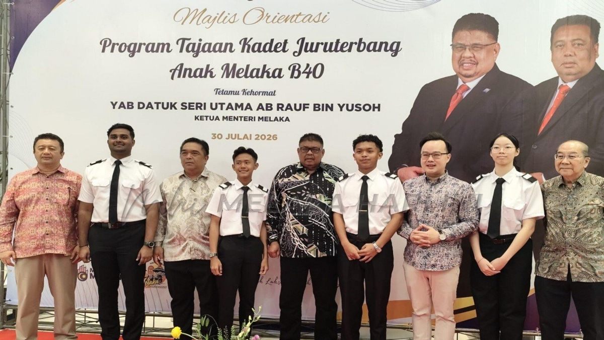 Melaka Opens Aviation Pathway for 20 B40 Students Through Cadet Pilot Sponsorship