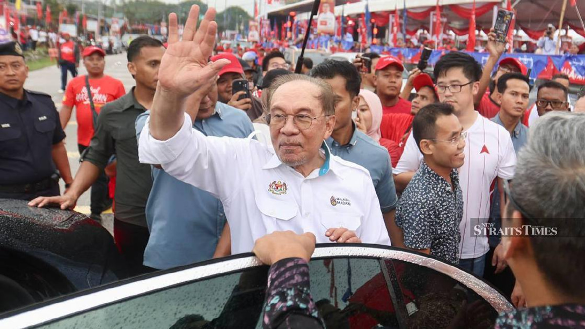 Anwar Condemns 'Shocking' Campaign Attacks on DAP Secretary-General Loke in Negri Sembilan Race