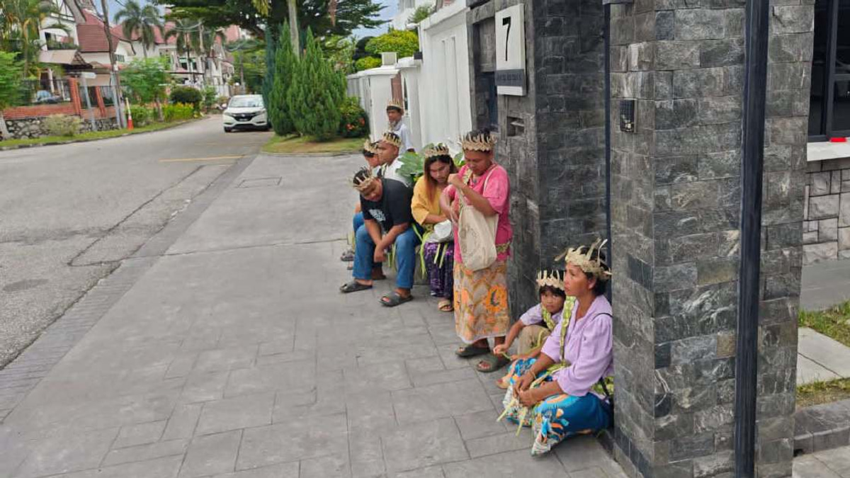 Anwar to Take Up Kampung Sungai Cot Land Row with Pahang State Government