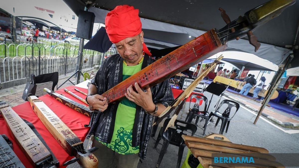 Sarawak Musician Rining Peter Paris Champions Lun Bawang Identity with 'Sigar Suba'