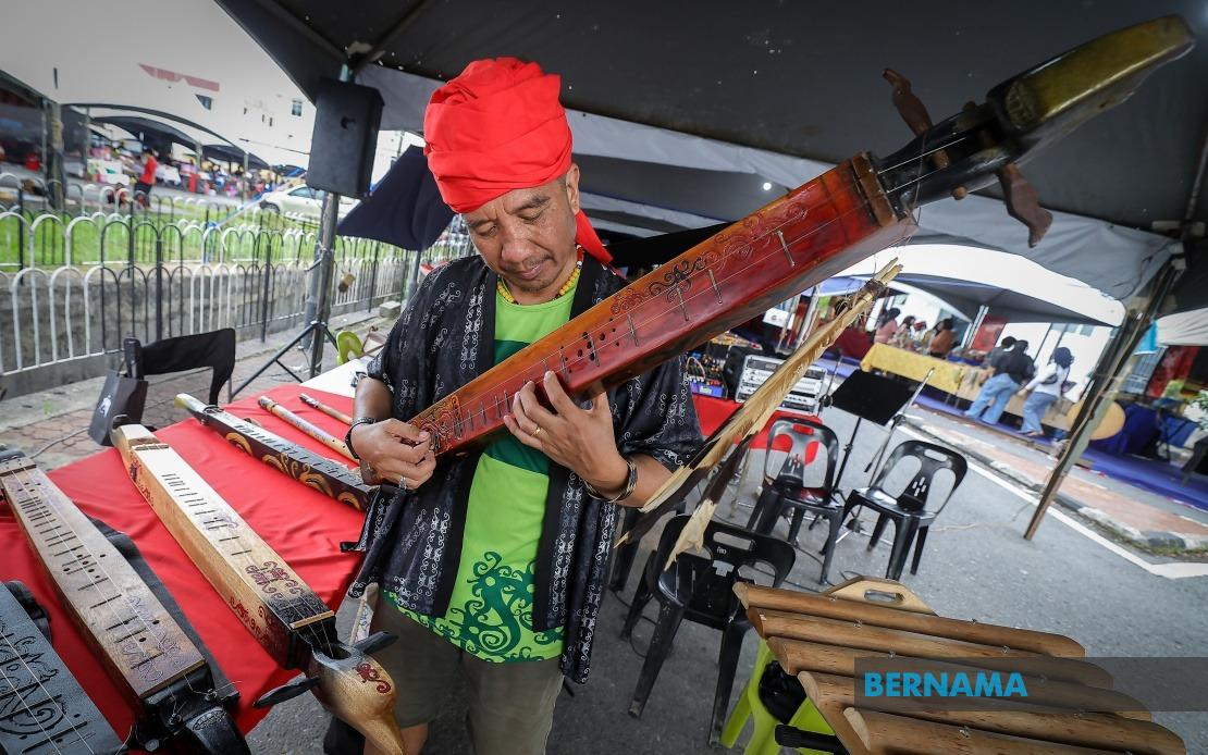 Sarawak Musician Rining Peter Paris Champions Lun Bawang Identity with 'Sigar Suba'