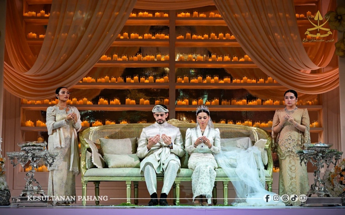 Pahang Sultan Graces Wedding Reception of Tengku Puteri Ilyana