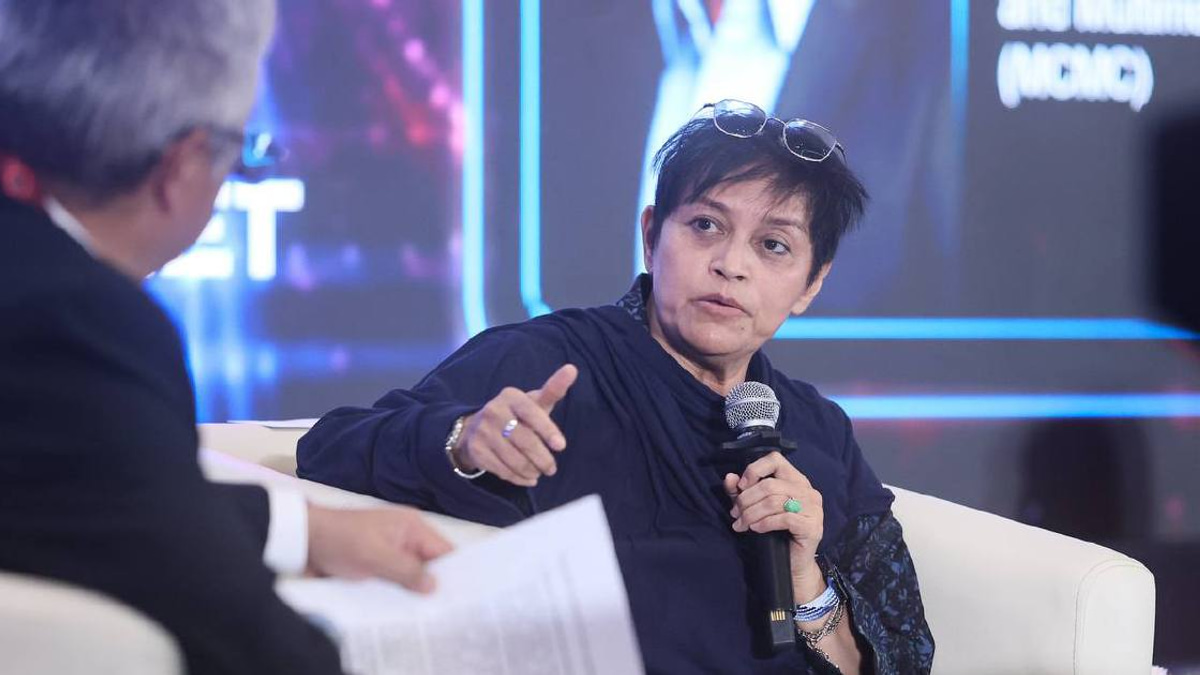 Azalina calls for balanced digital oversight during election campaigns
