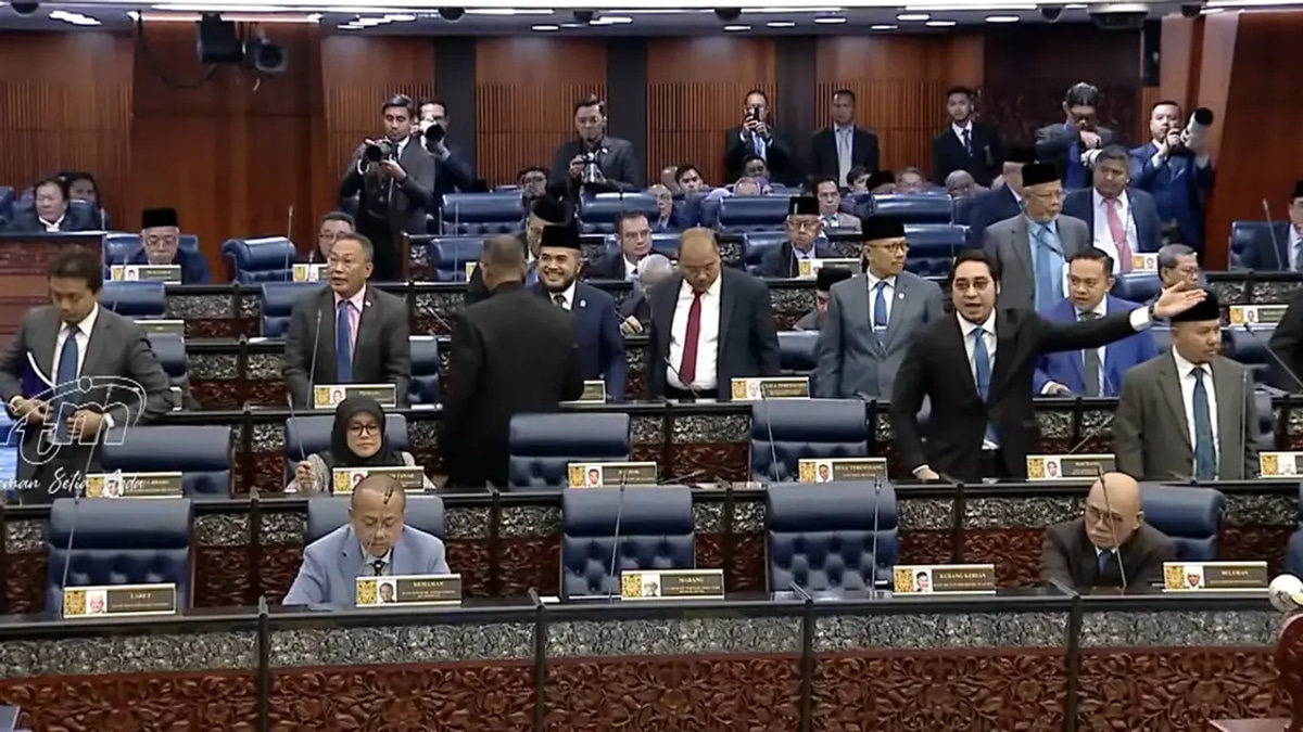 Fahmi Commends Bersatu Lawmakers for Attending Tabung Haji Inquiry Despite PN Tensions