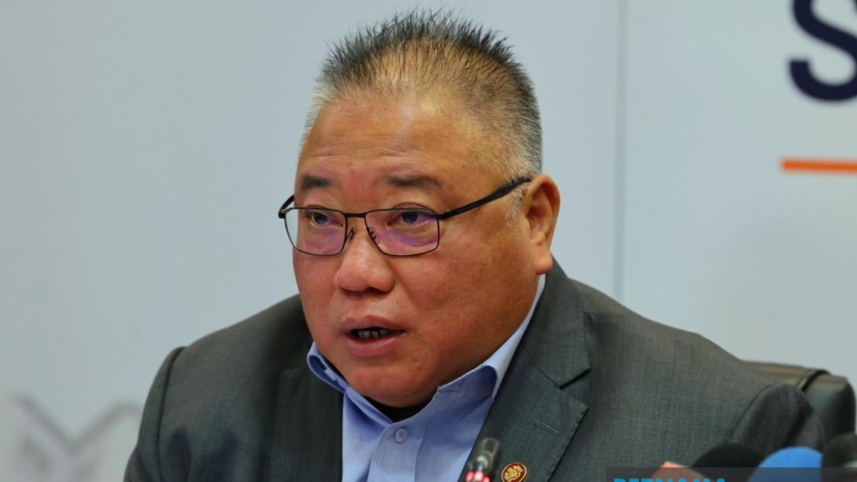 Malaysia Must Tighten Aviation Security After Co-pilot's Drug Arrest, Says Tiong