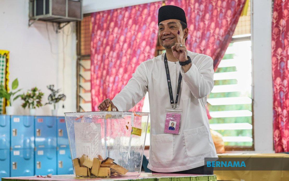 Johor Menteri Besar Onn Hafiz Votes in State Election Rematch