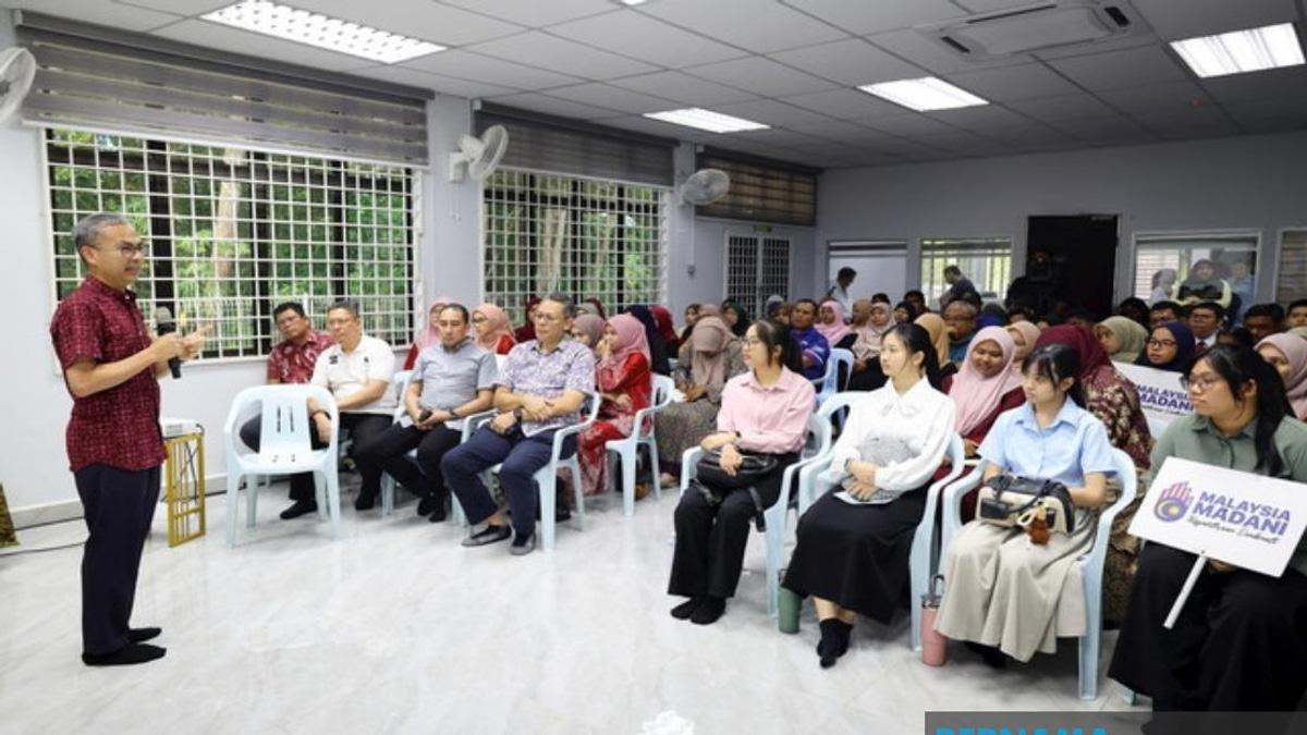 Malaysia Must Instil Patriotism and Digital Literacy in Youth, Says Fahmi