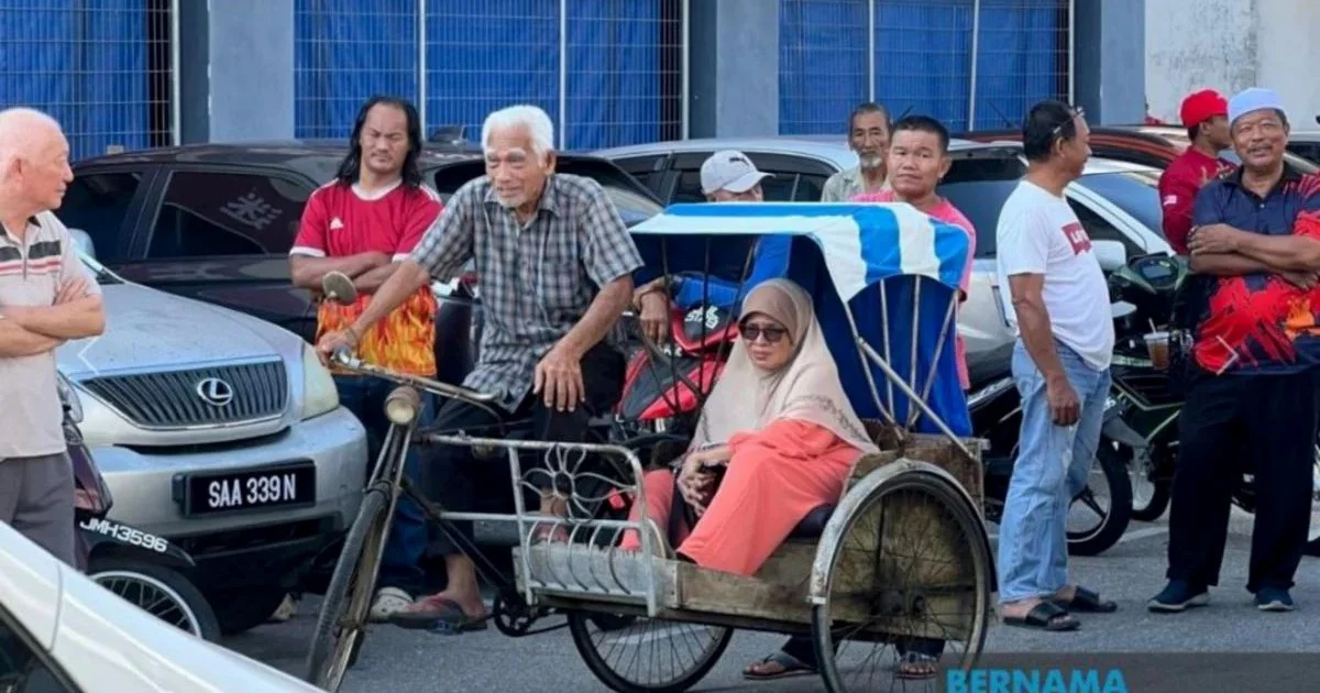 Anwar Ibrahim moved by 86-year-old trishaw rider's determined journey to meet him