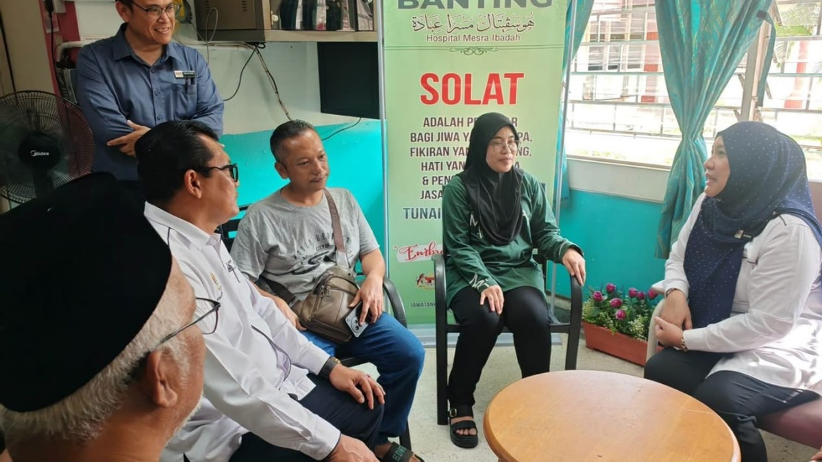 Selangor Education Department Visits Student Injured in Banting School Stabbing