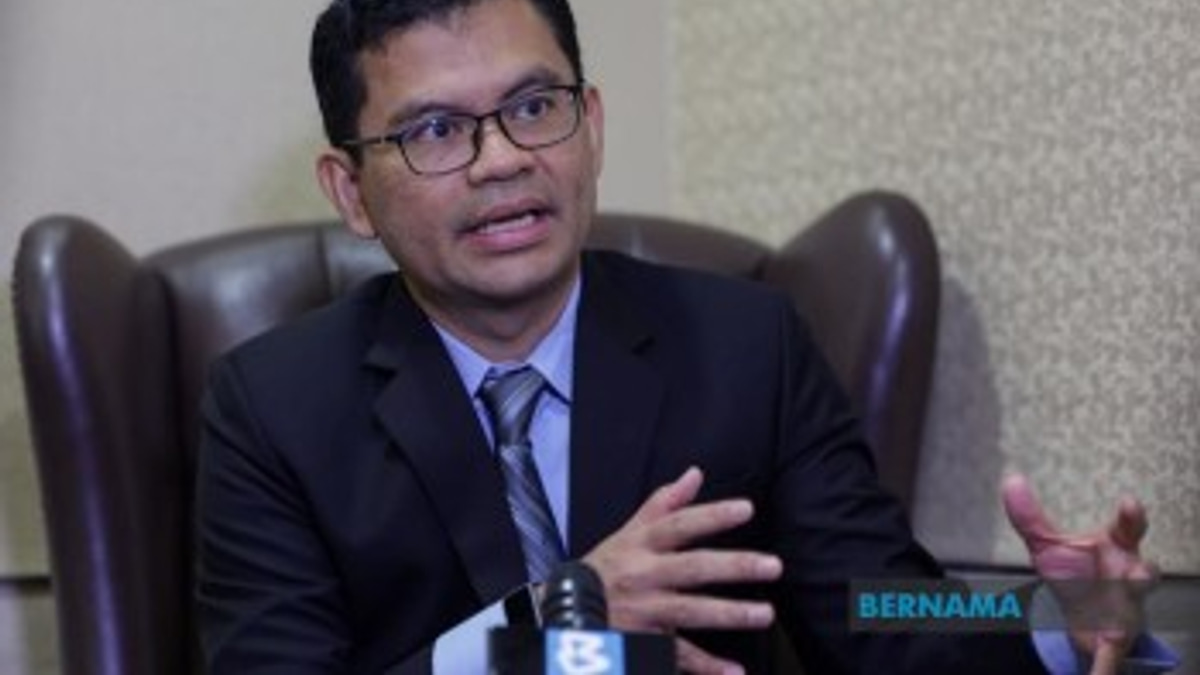 Malaysia To Prioritise Wage Growth Over Tax Expansion, Economy Minister Says