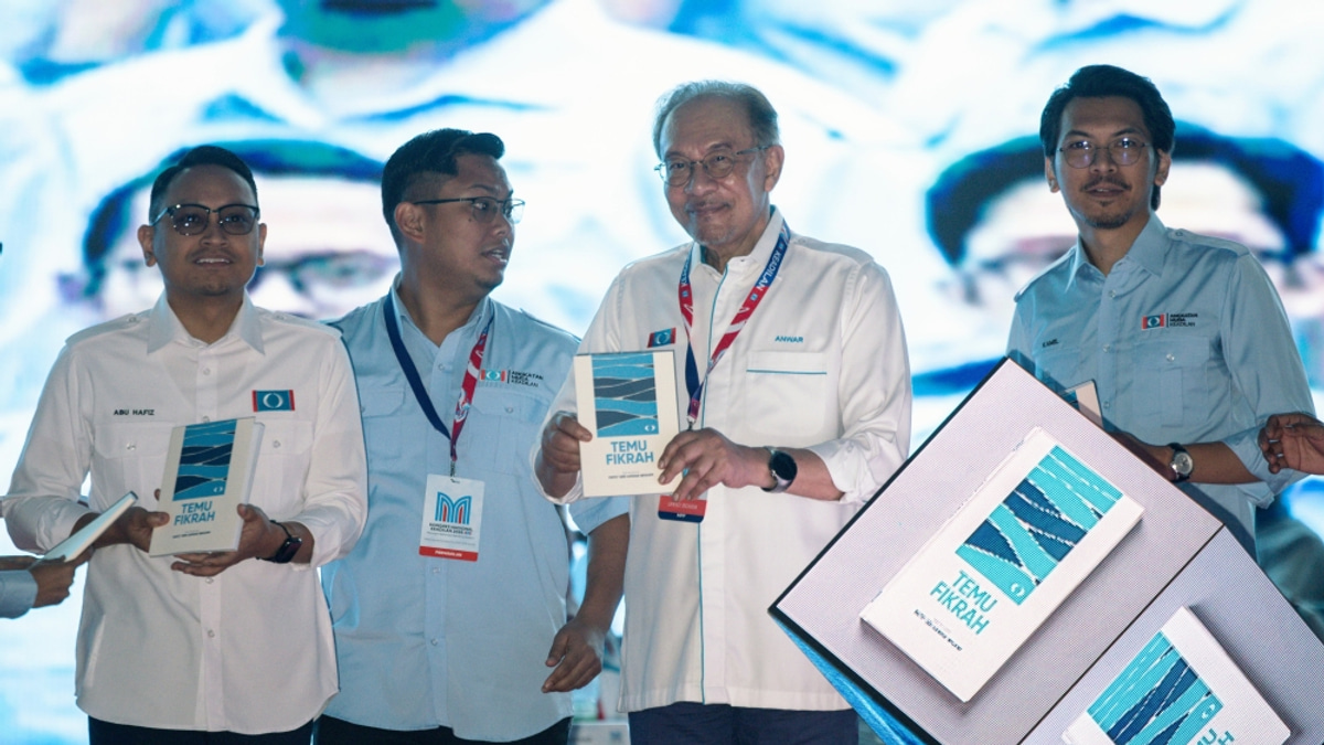 Anwar Unveils PKR Youth Manifesto Blending Courage, Creativity and Madani Vision