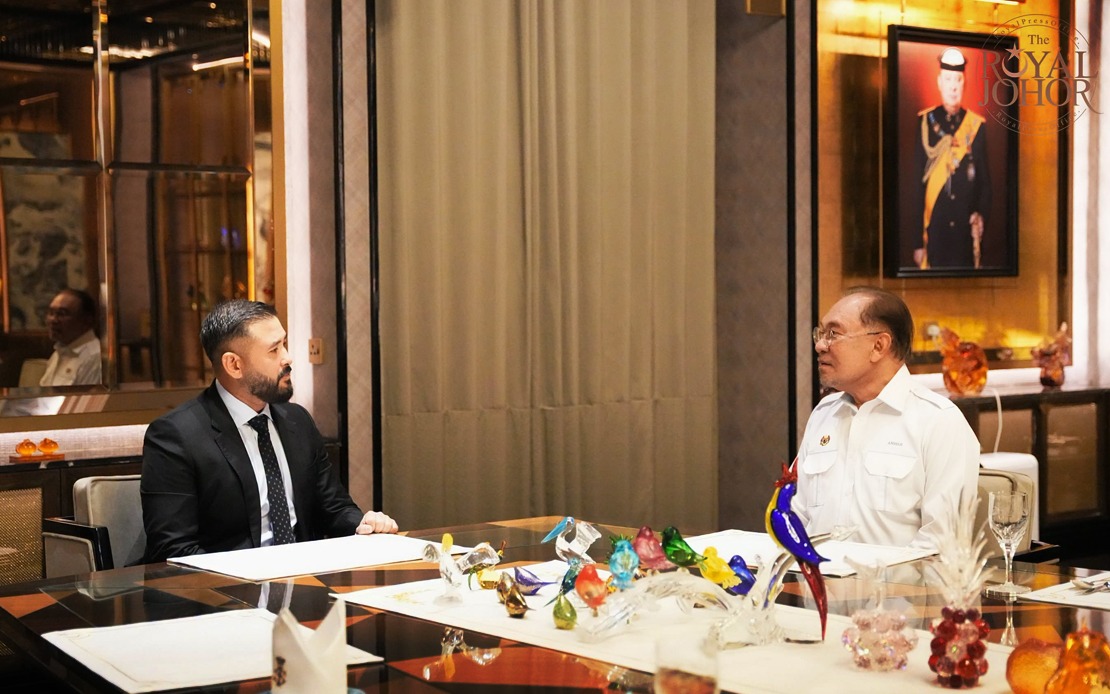 PM Anwar Thanks Johor Regent for Friendship, Warns Against Politicising Royalty