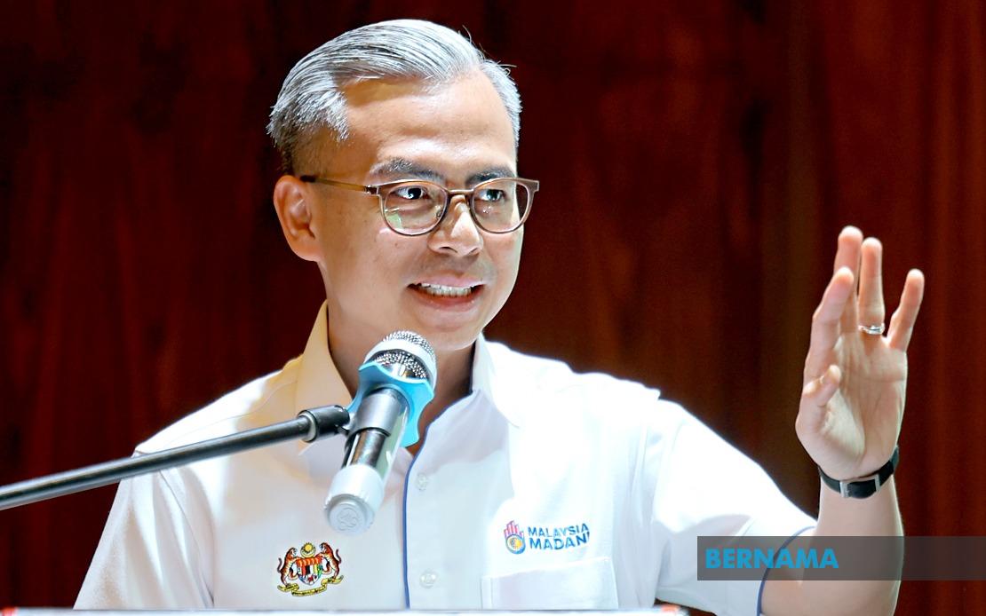 Minister Fahmi Demands Telcos Act on Rural Connectivity Gap, Invites CEOs to See Crisis Firsthand