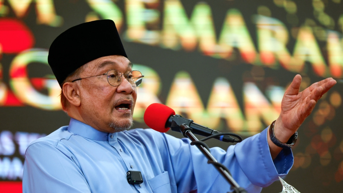 PM Anwar Defends Record Against 'False Claims' During Negeri Sembilan Campaign Stop