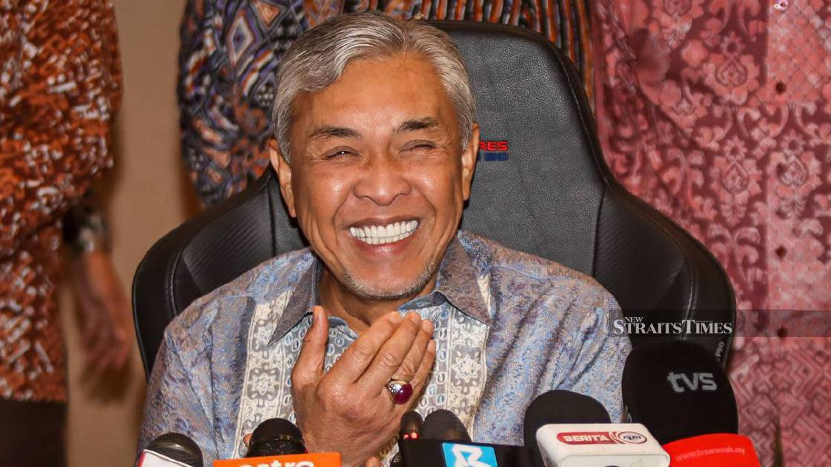 Zahid Counters PM's Unity Message With Poetic Pantun on Leadership Resilience