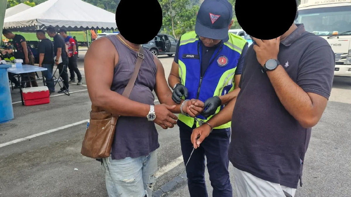 Timber truck driver held after failing drug test at Gombak toll point