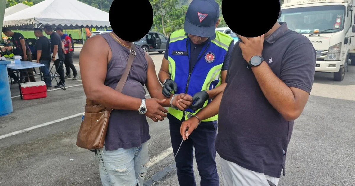 Timber truck driver held after failing drug test at Gombak toll point