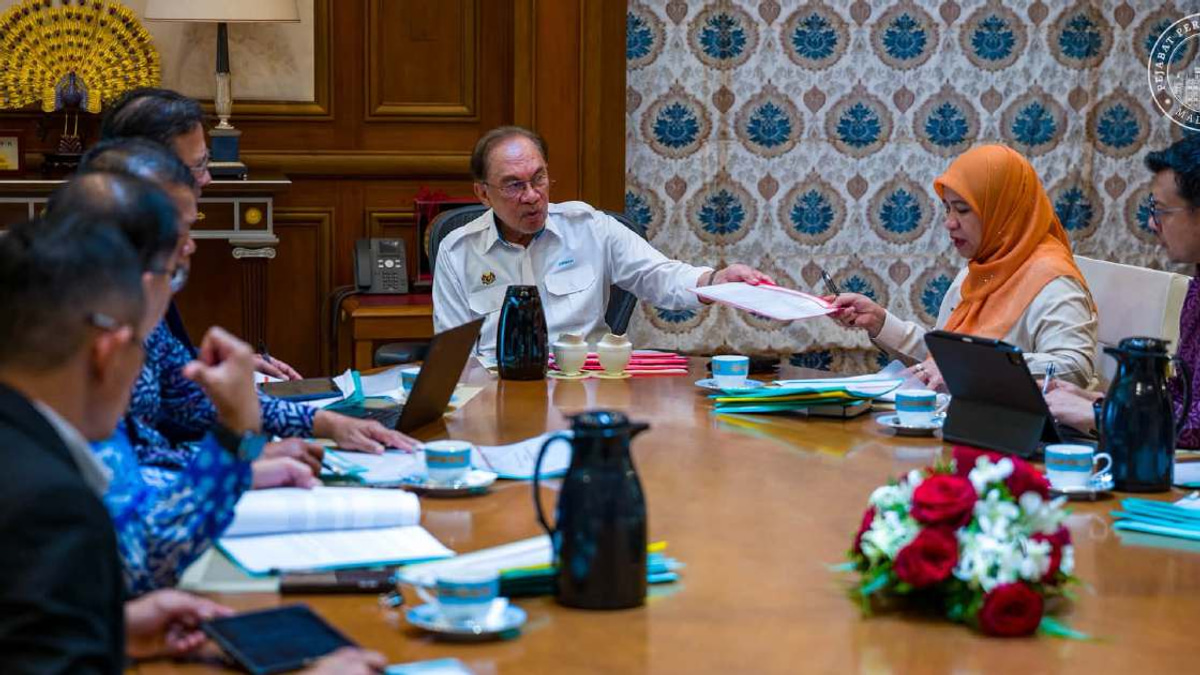 Anwar calls for comprehensive resolution to pressing Felda settler grievances