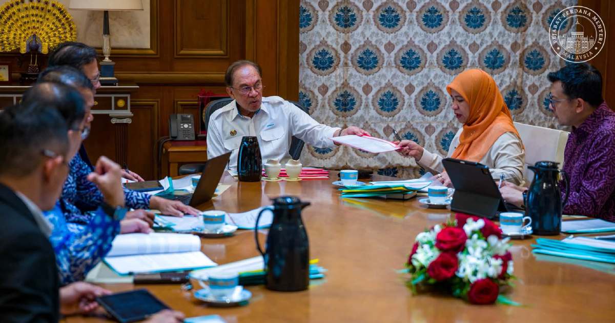 Anwar calls for comprehensive resolution to pressing Felda settler grievances