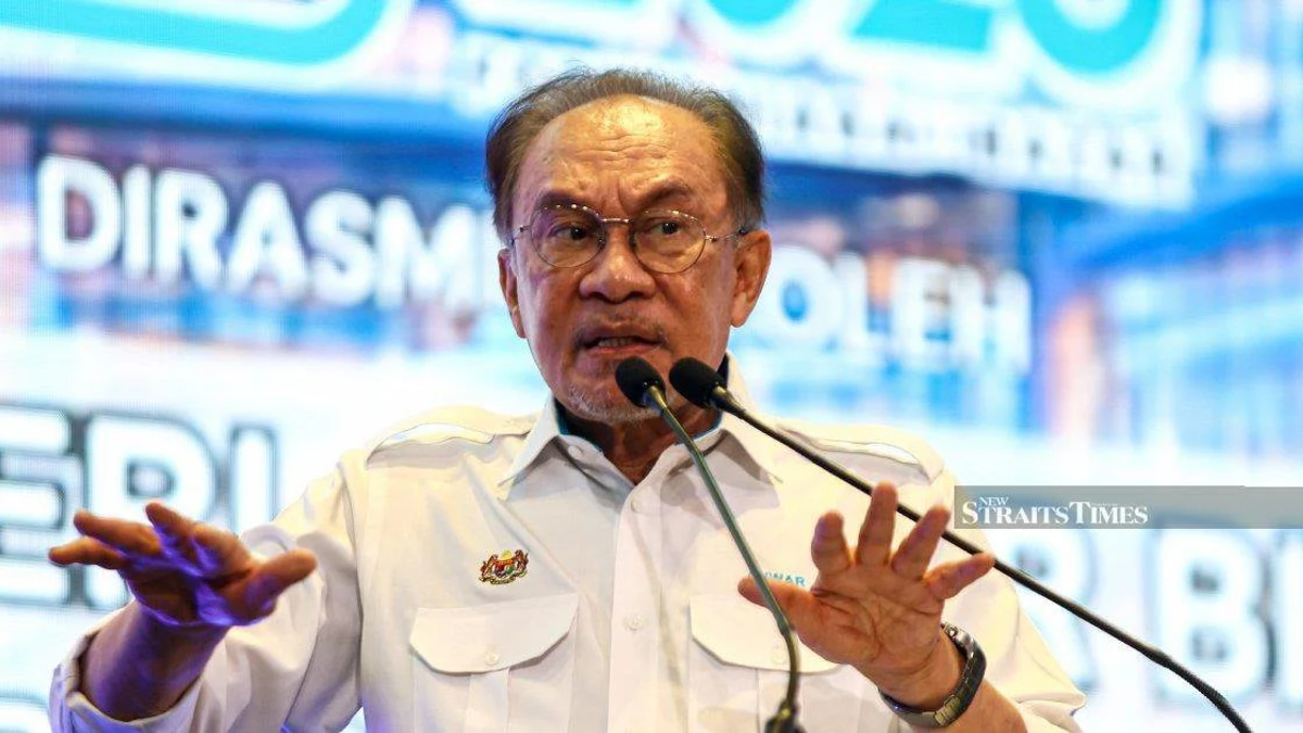 Anwar Asks Melaka DAP to Reconsider Exit Plan as Coalition Seeks Stability