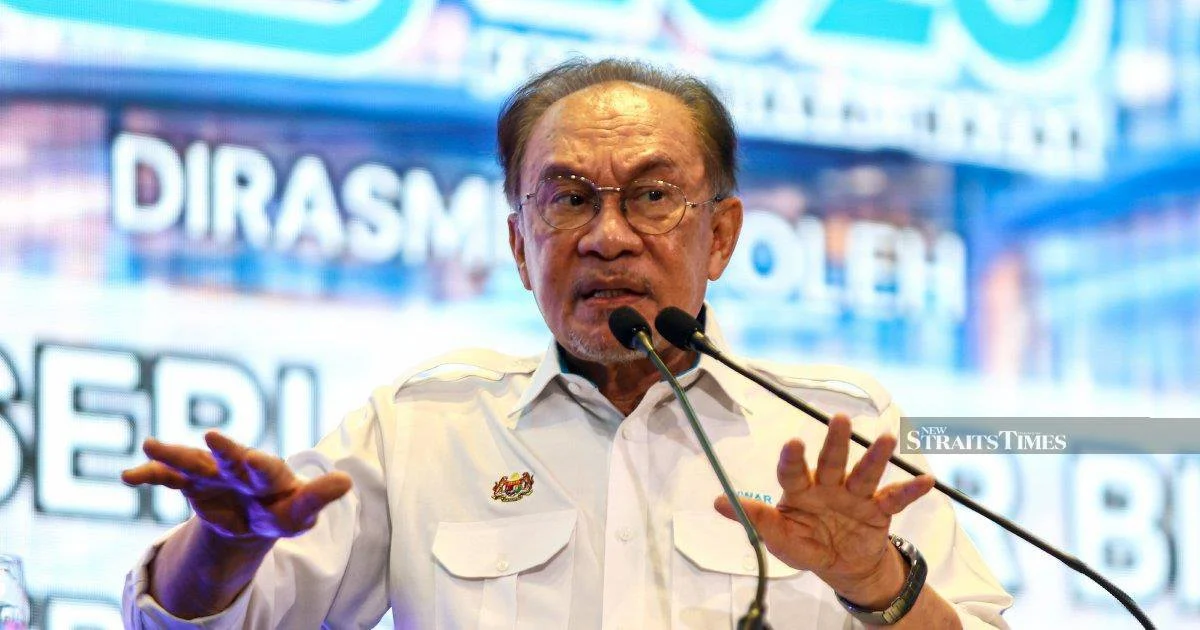 Anwar Asks Melaka DAP to Reconsider Exit Plan as Coalition Seeks Stability