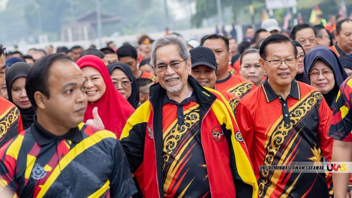 Over 10,000 Sarawakians March in Sibu for Unity Walk Celebrating State Day